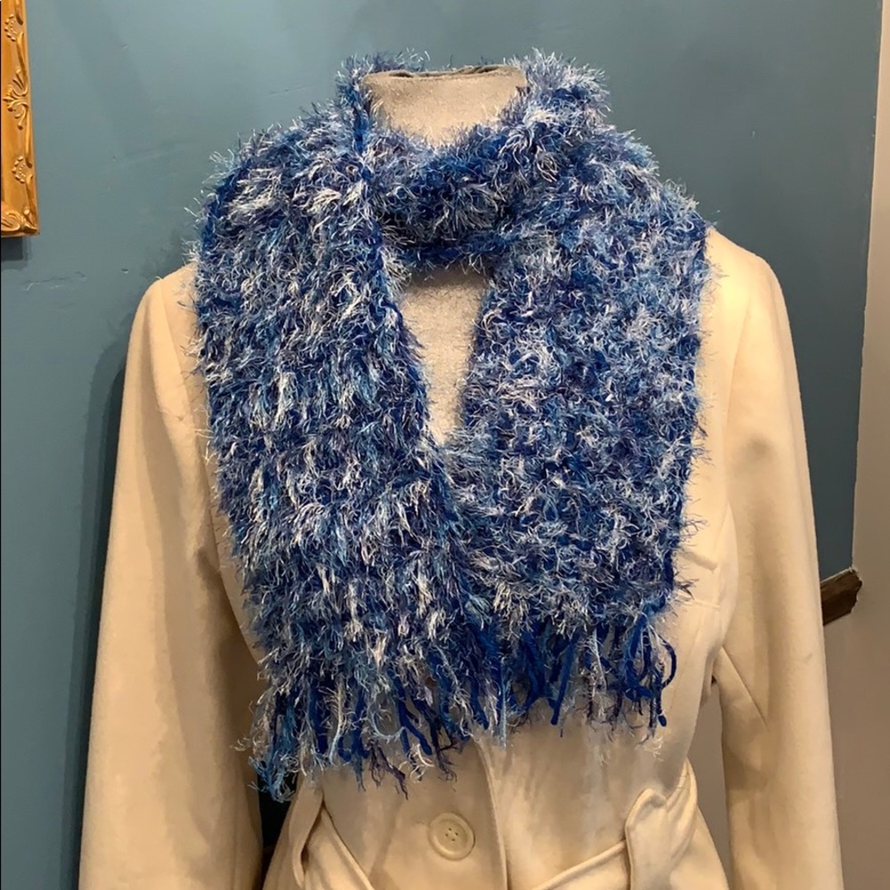 Flash Sale 🎁Gorgeous blue/white handmade scarf 🧣